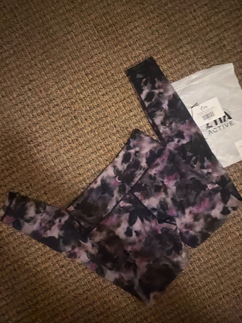 Zyia Active Floral Watercolor Soft n Snug
hi-rise Legging 28" Size 4 
Brand new